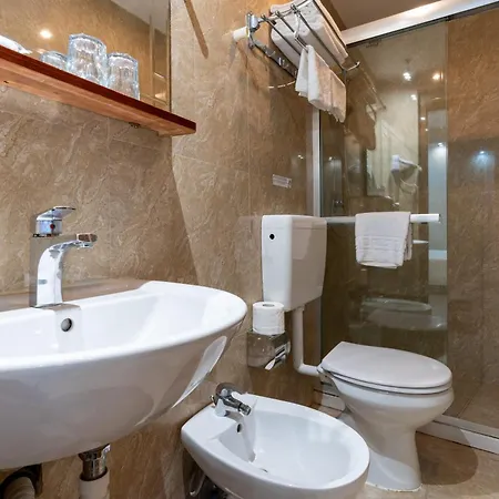 Leone D'oro - Close To Piazza Vittorio Pensionat